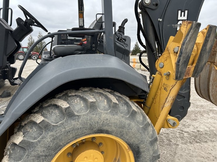 2021-deere-310sl-hl-image-15