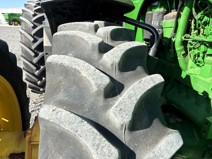 2014-john-deere-8295r-image-53