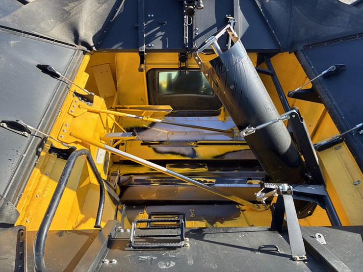 2018-new-holland-cr8.90-image-89