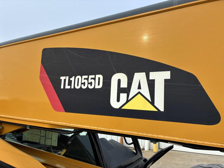 2019-caterpillar-tl1055d-image-22