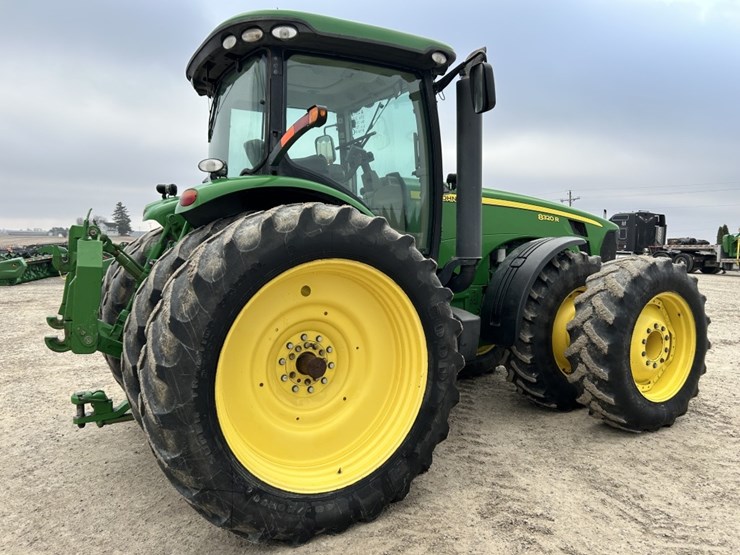 2015-john-deere-8320r-image-5