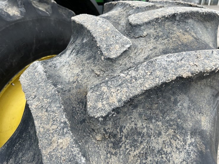 2015-john-deere-8320r-image-31