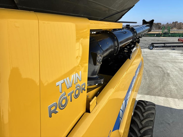 2018-new-holland-cr8.90-image-94