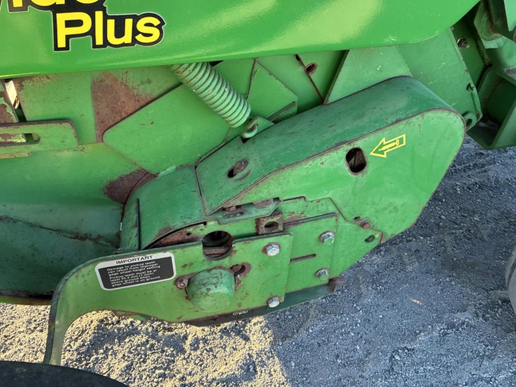 2009-john-deere-568-image-32