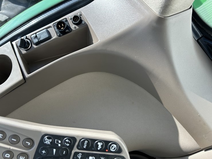 2012-john-deere-8310r-image-33