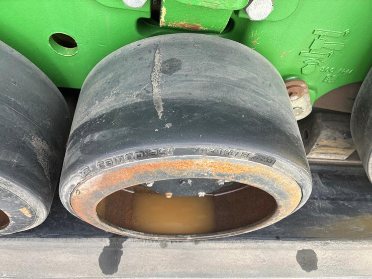 2011-john-deere-8335rt-image-51