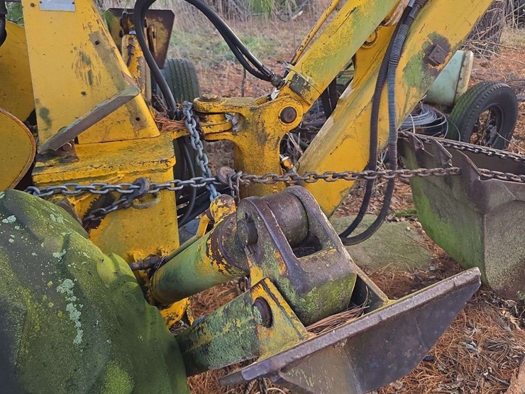 case-tractor-backhoe-with-loader,-2wd,-outriggers,-no-motor,-has-been-sitting-image-9