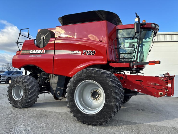 2010-case-ih-7120-image-1