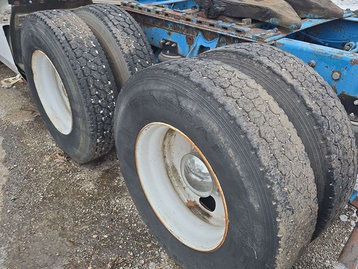 1992-international-semi,-cab-over,-cab-jack-works,-homemade-rear-hitch-image-8