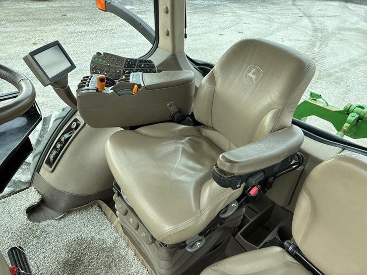 2011-john-deere-8335rt-image-72