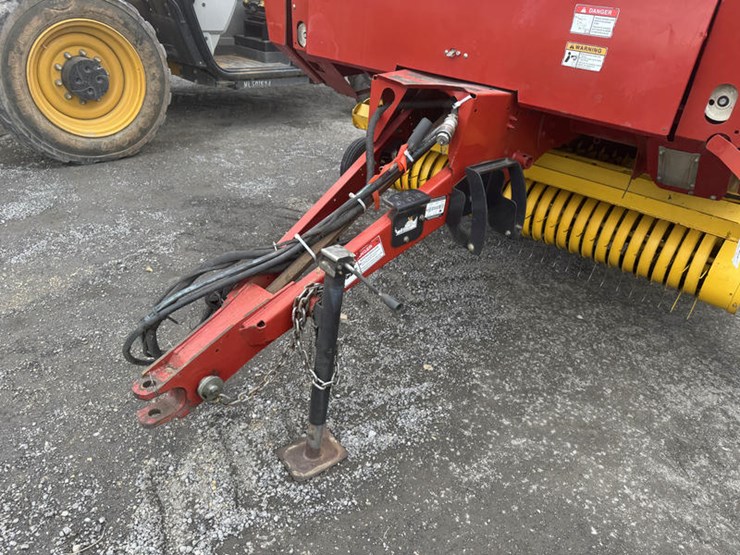 2013-new-holland-br7070-image-3