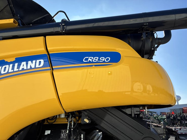 2018-new-holland-cr8.90-image-16