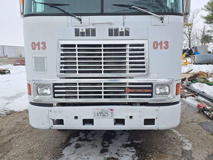 1992-international-semi,-cab-over,-cab-jack-works,-homemade-rear-hitch-image-2