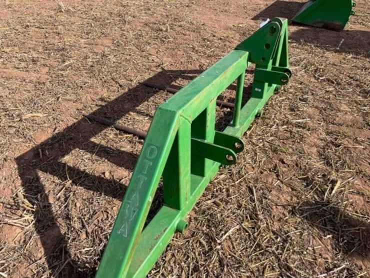 ottawa-3pt-bale-lift-image-2