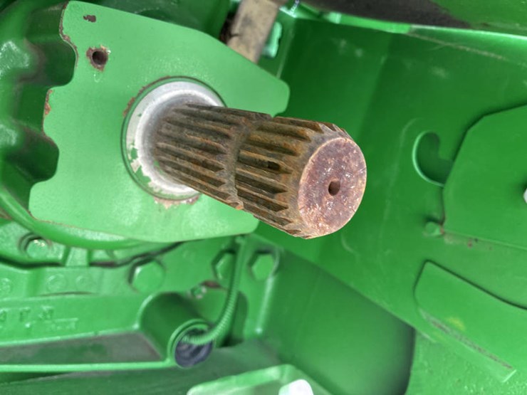 2011-john-deere-8335rt-image-31