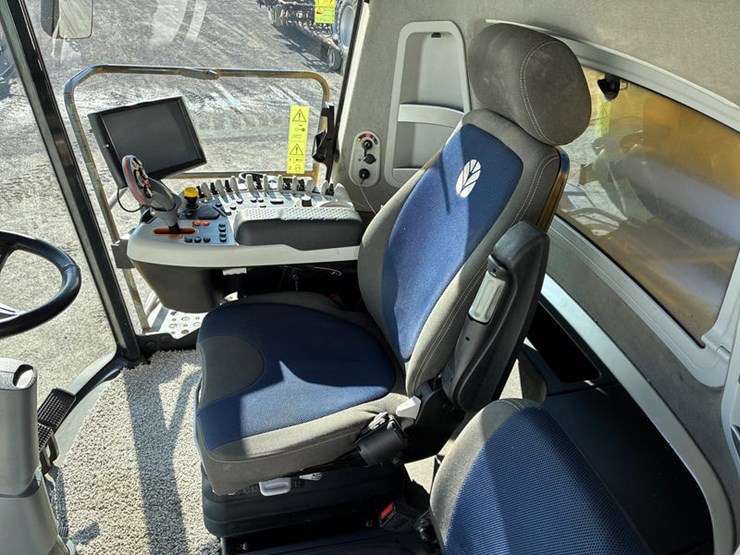 2018-new-holland-cr8.90-image-96