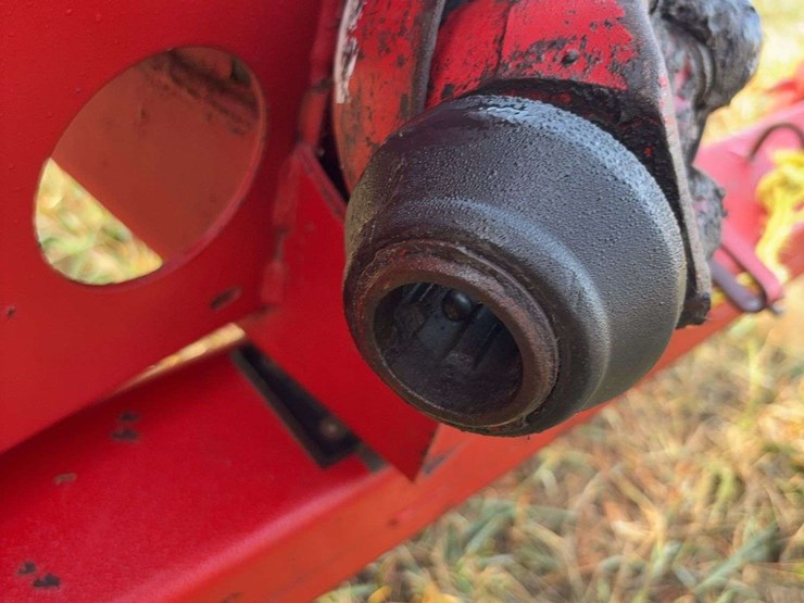 new-holland-570-image-16