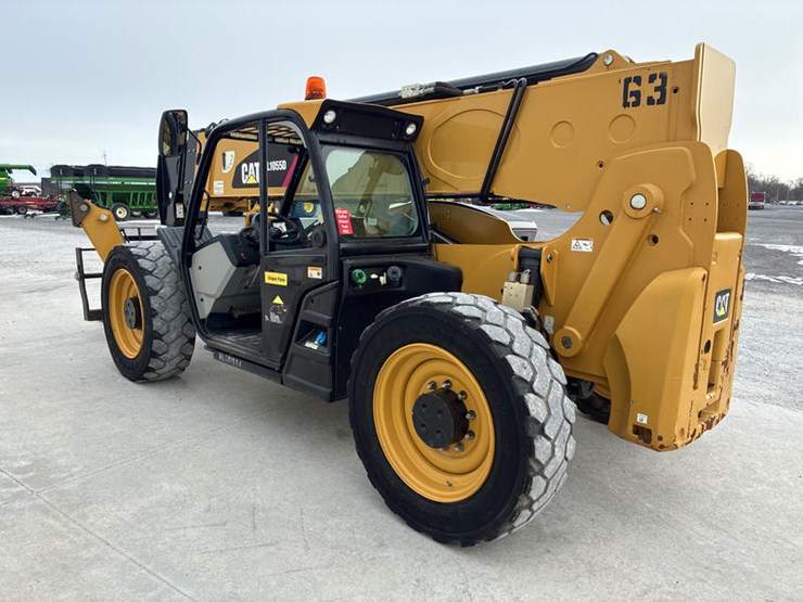 2019-caterpillar-tl1055d-image-8