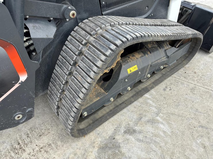 2022-bobcat-t76-image-39