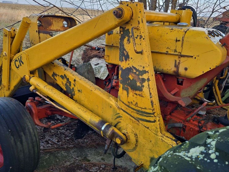 case-tractor-backhoe-with-loader,-2wd,-outriggers,-no-motor,-has-been-sitting-image-7