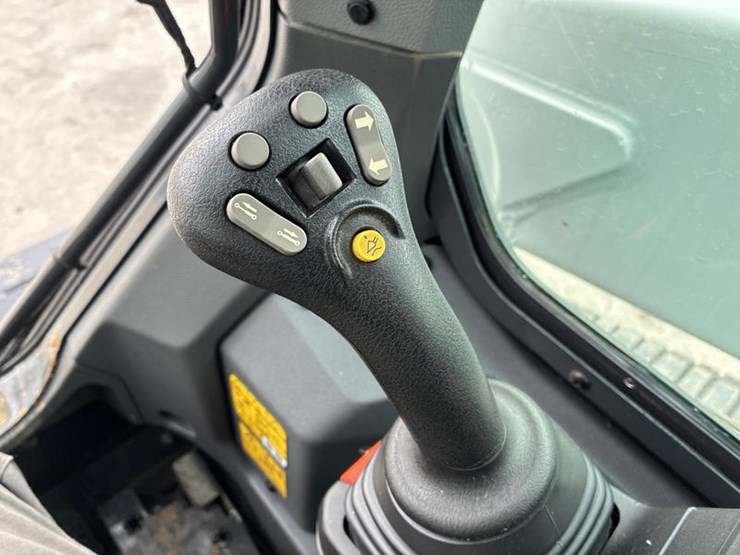 2022-bobcat-t76-image-56