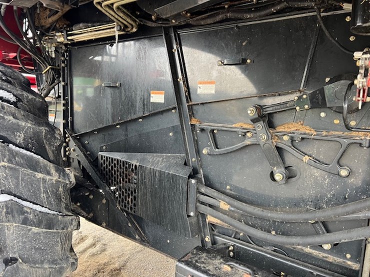 2010-case-ih-6088-image-21