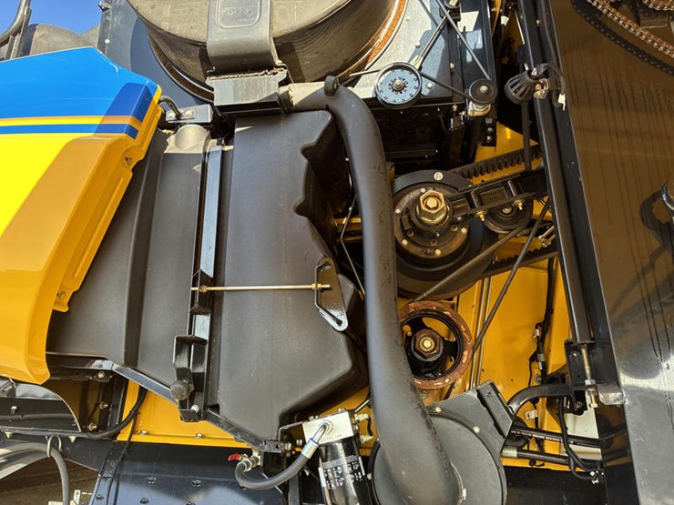 2018-new-holland-cr8.90-image-66