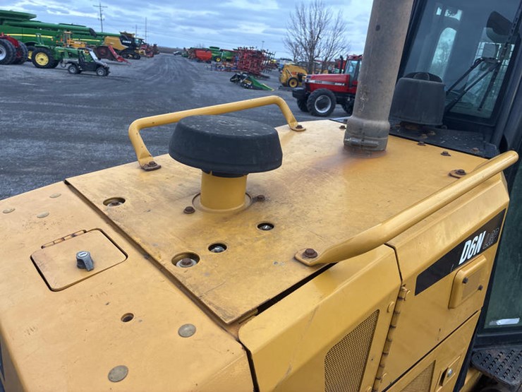 2016-caterpillar-d6n-lgp-image-28