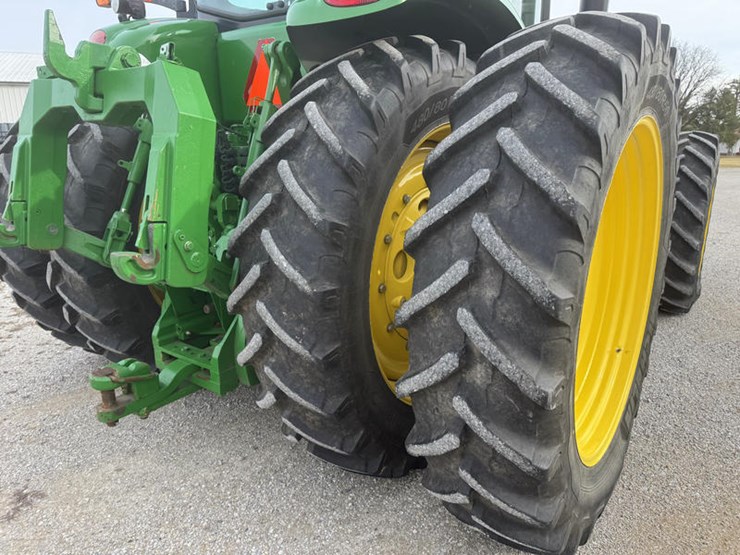 2011-john-deere-8335r-image-30