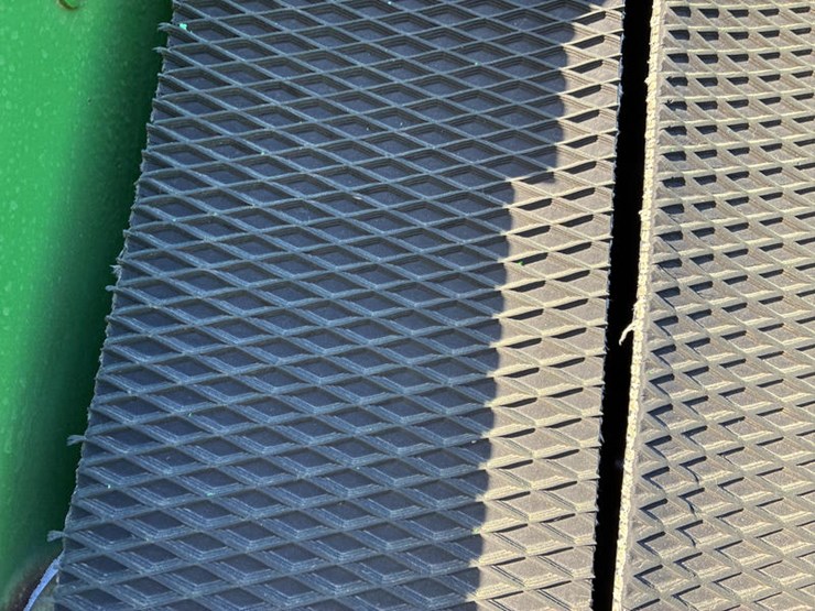 2009-john-deere-568-image-23