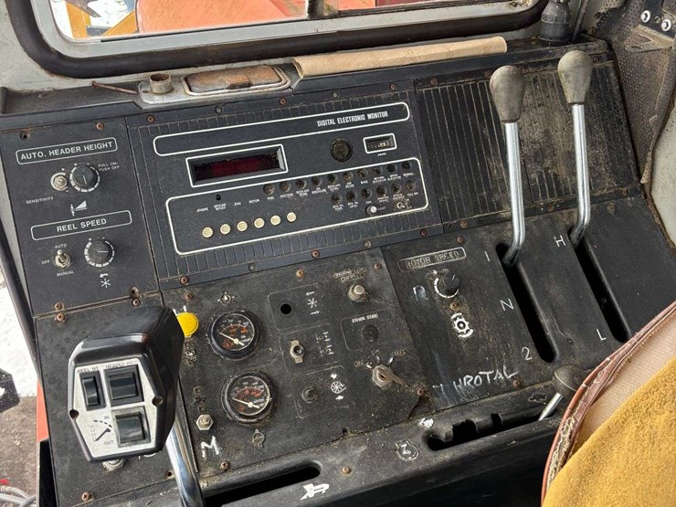 1990-massey-ferguson-8570-image-18