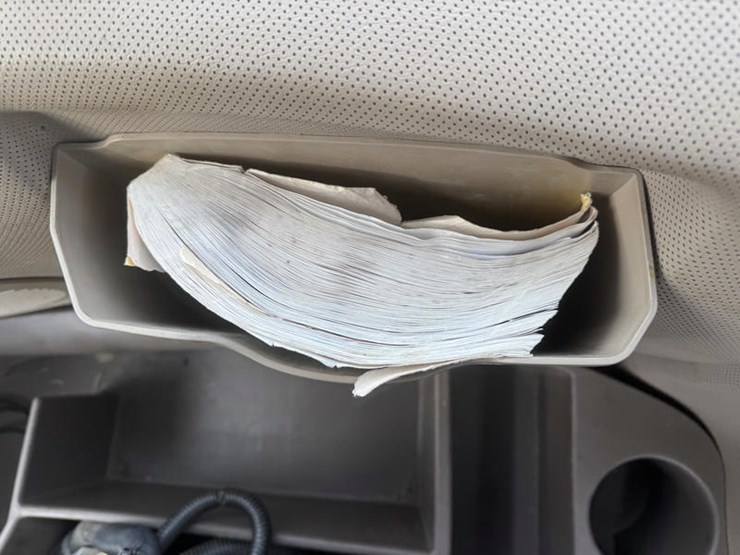 2011-john-deere-8335r-image-55