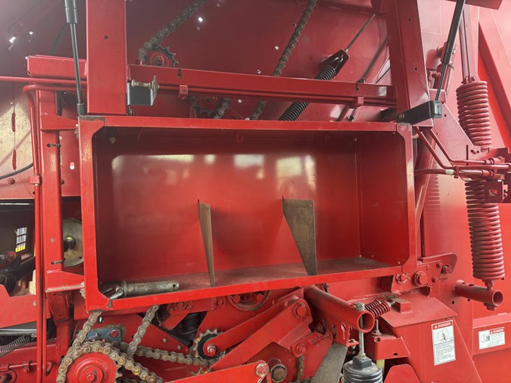 2013-new-holland-br7070-image-17