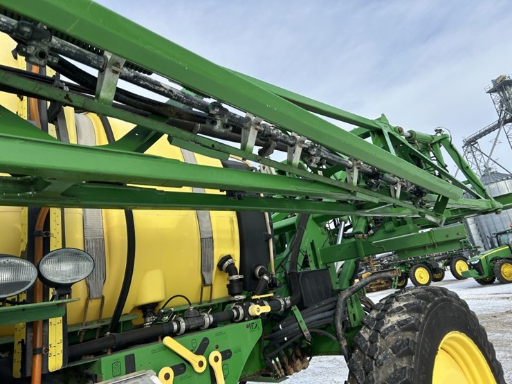 2015-john-deere-r4030-image-16