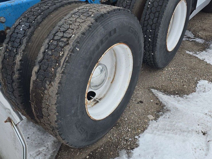 1992-international-semi,-cab-over,-cab-jack-works,-homemade-rear-hitch-image-10