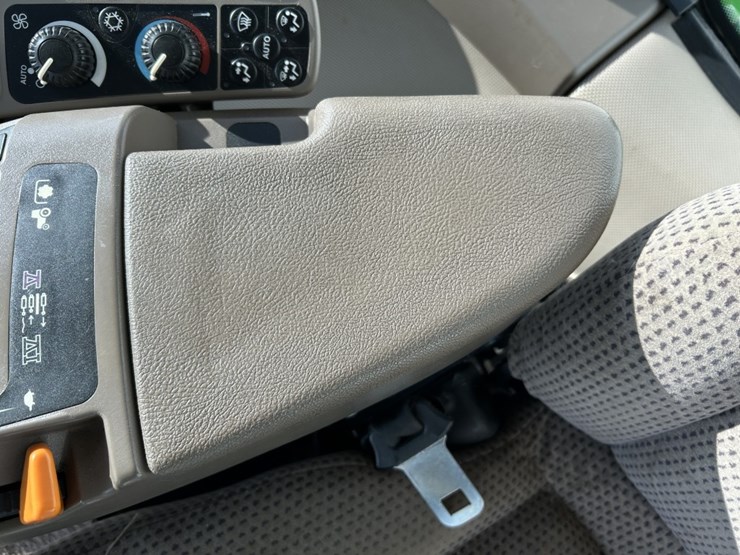 2012-john-deere-8310r-image-35