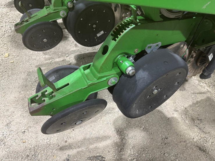 2008-john-deere-1770-image-30