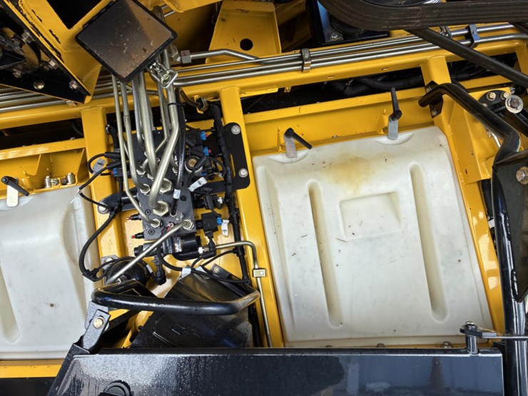 2018-new-holland-cr8.90-image-45