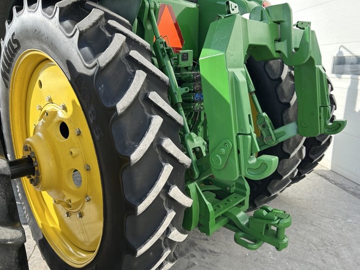 2012-john-deere-8310r-image-25