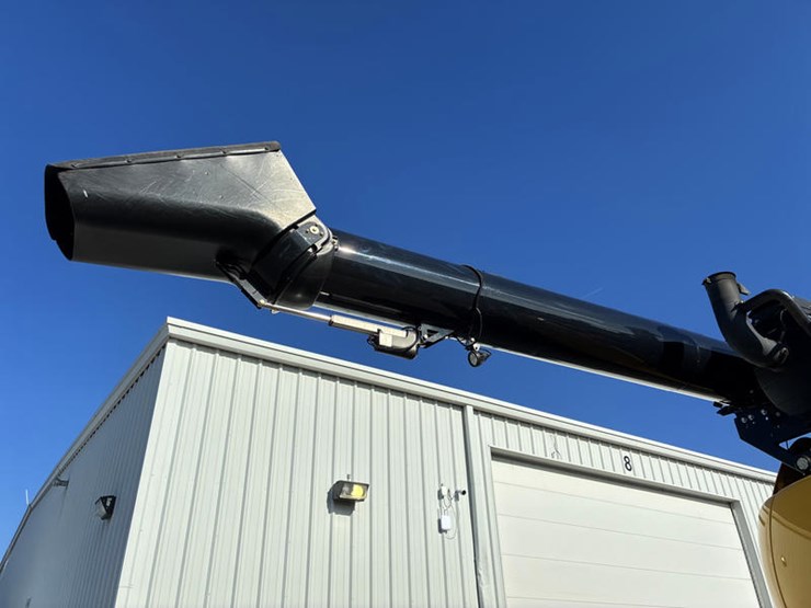 2018-new-holland-cr8.90-image-14