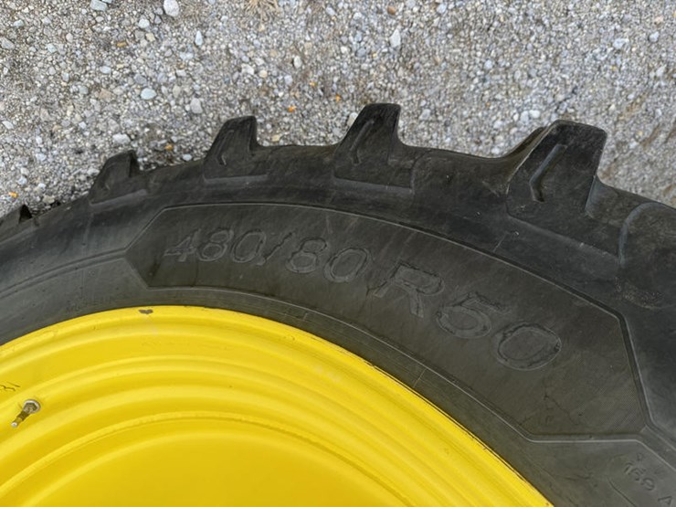 2011-john-deere-8335r-image-13