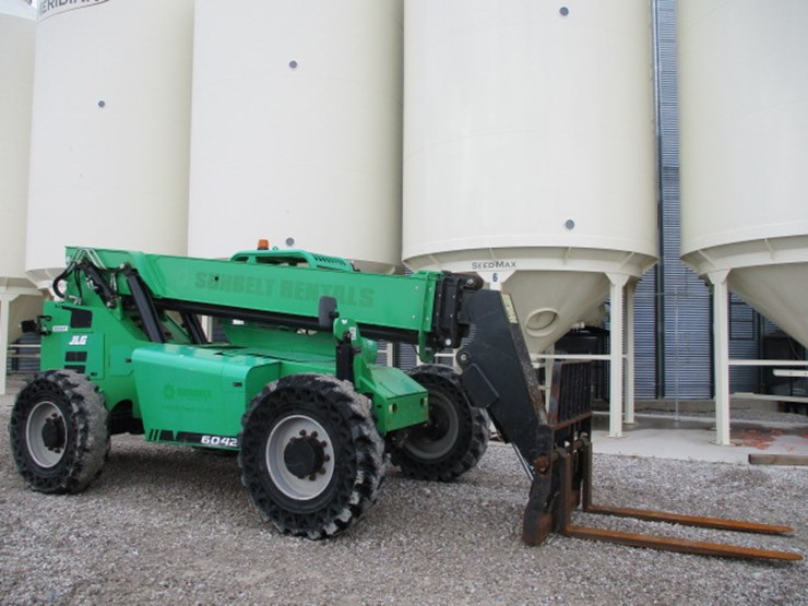 #120787-•-2016-jlg-6042-telehandler-#160076753-image-1