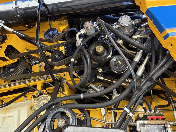 2018-new-holland-cr8.90-image-48