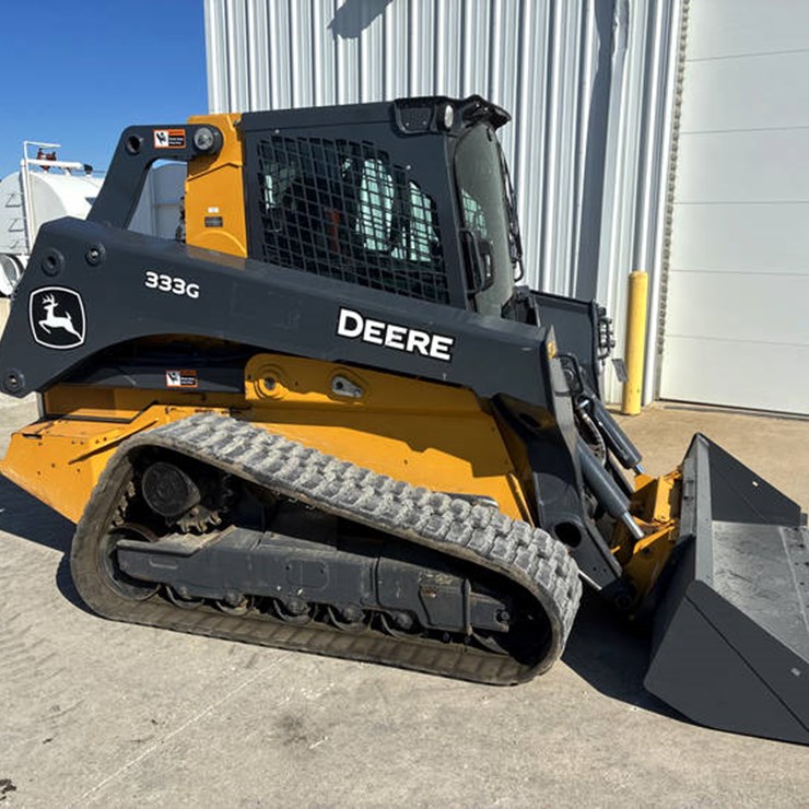 #121739 • 2022 JD 333G #1T0333GKKNF425847