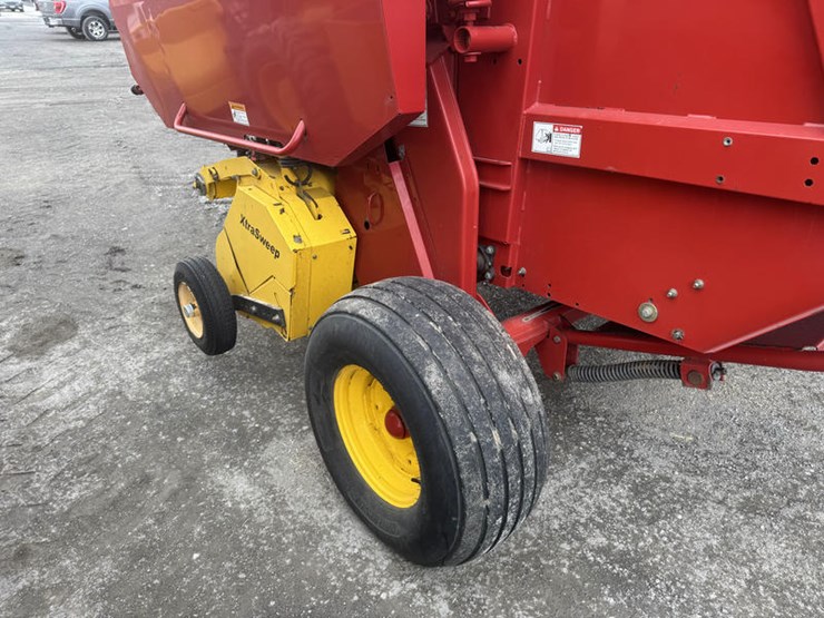 2013-new-holland-br7070-image-16