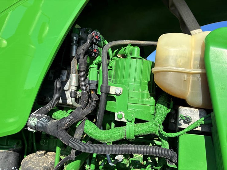 2014-john-deere-8295r-image-39