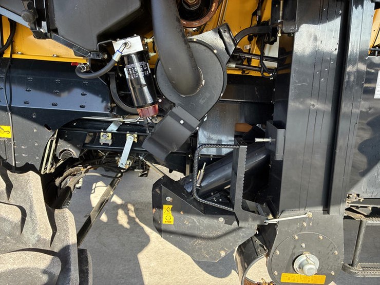 2018-new-holland-cr8.90-image-68