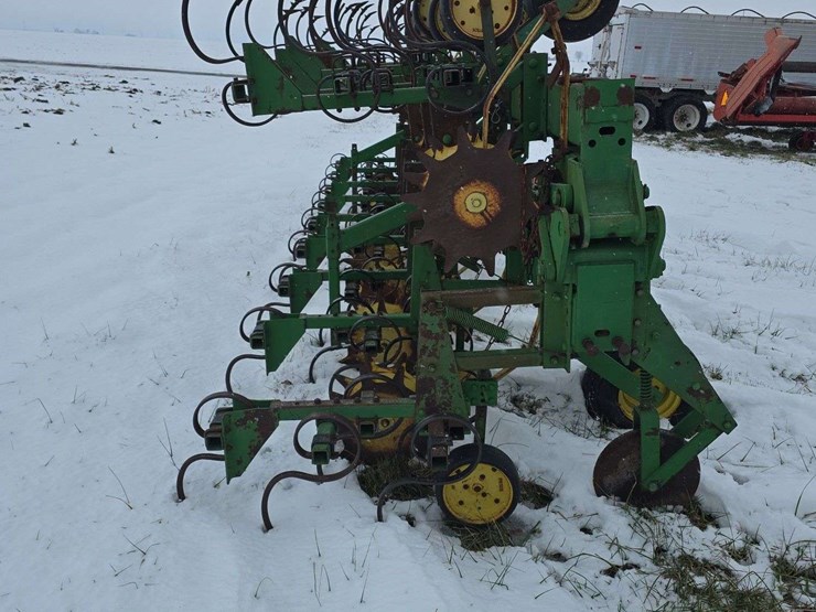 john-deere-845-image-4