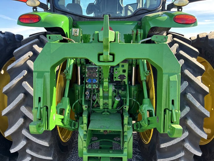 2014-john-deere-8295r-image-28