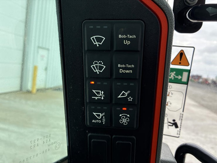 2022-bobcat-t76-image-54